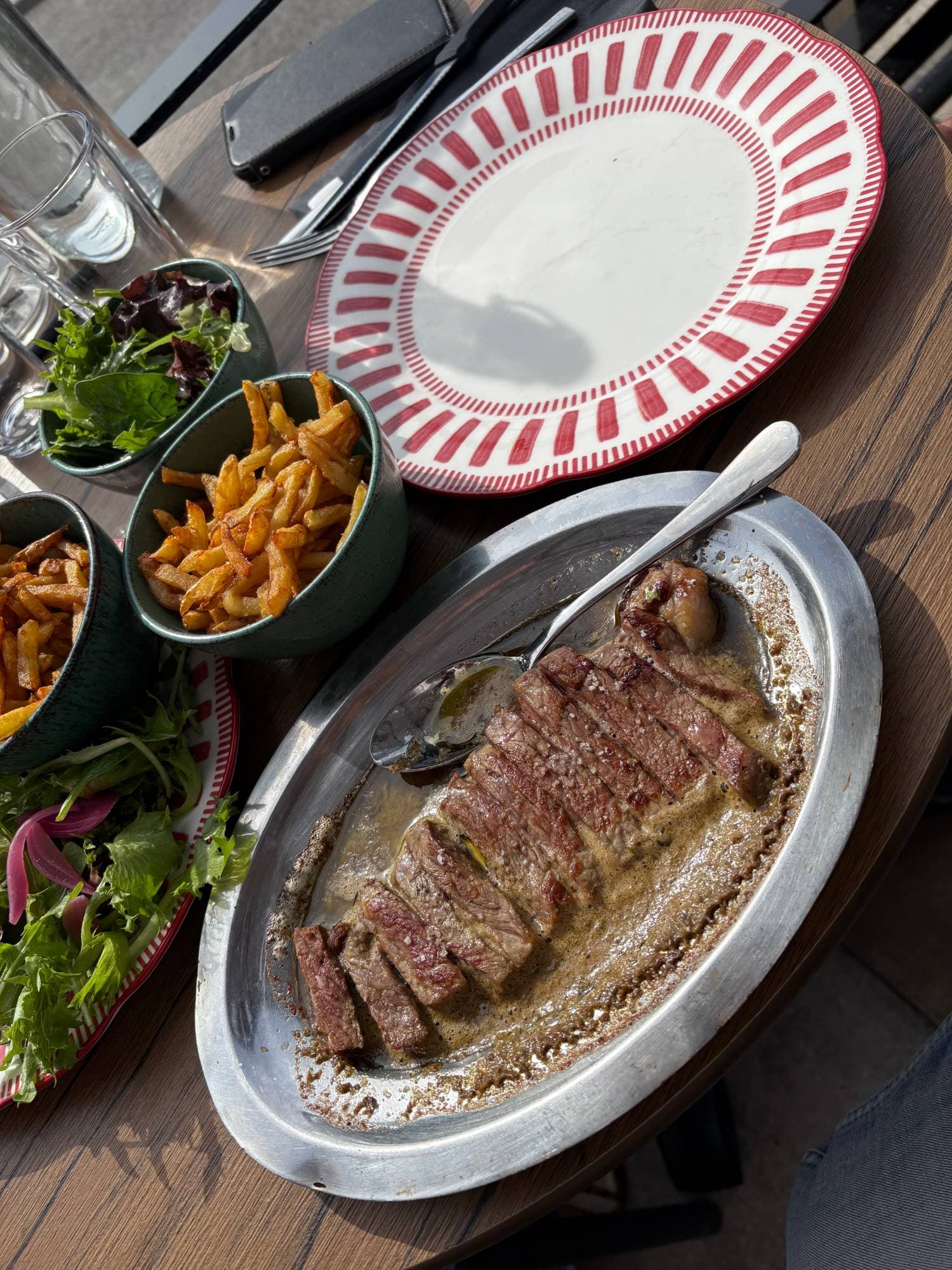 Entrecôte tranchée et frites maison